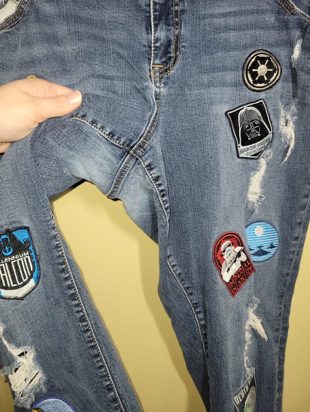 Torrid Star Wars Her Universe Patch Jeans 20 - Picture 7 of 13